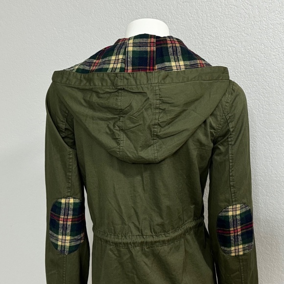 Lightweight Vintage Jacket with Plaid Accents - Picture 8 of 13